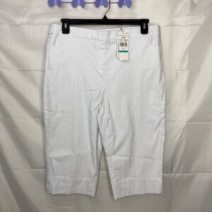 NWOT Alfred Dunner women’s solid white slimming tummy control capri pants petite